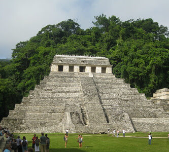 sitio maya del parque nacional palenque en medio de vegetacion tropical 1