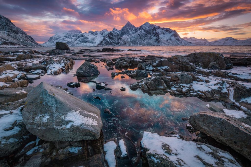Laponia noruega paisaje invernal sol eterno