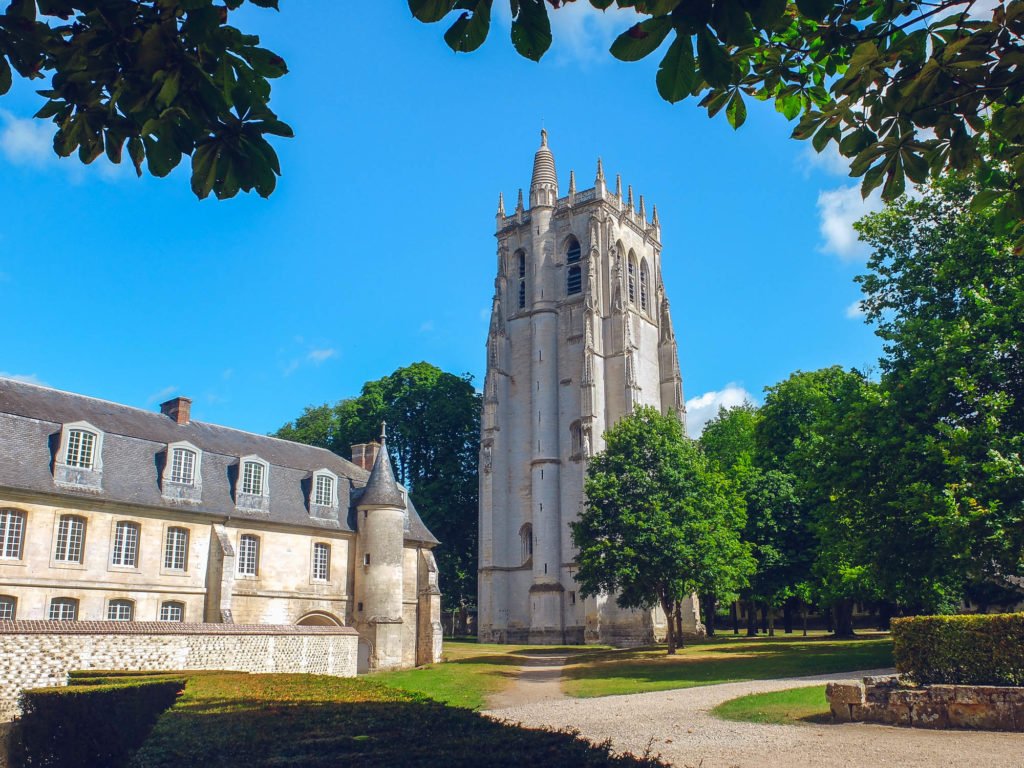 Normandía Bec-Hellouin y su abadía