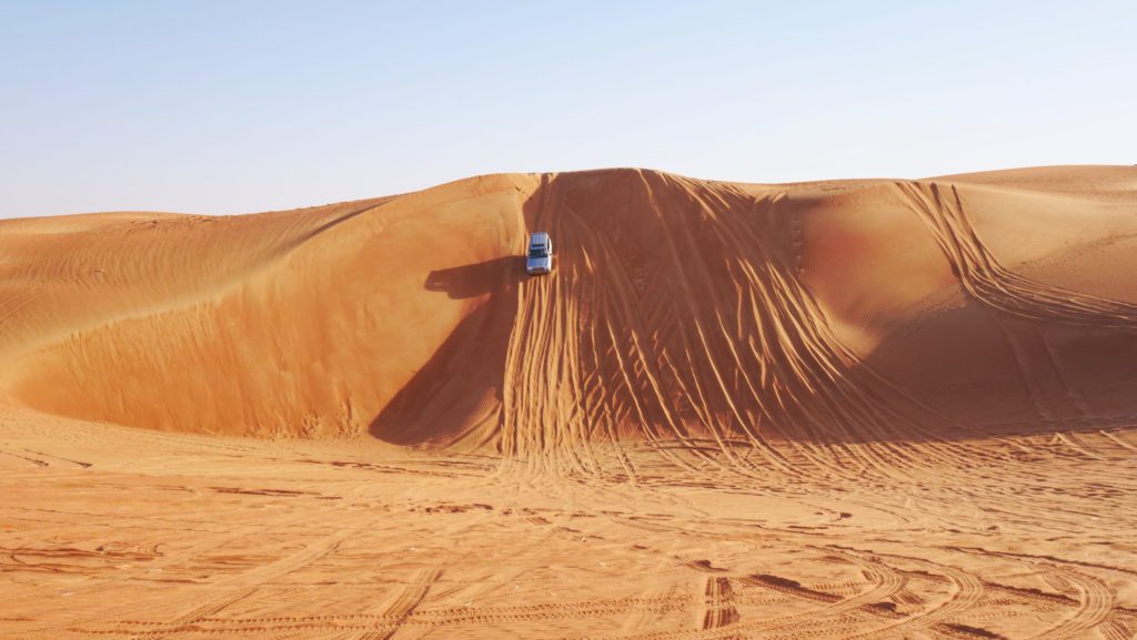 Paseo por las dunas en las arenas de Wahiba