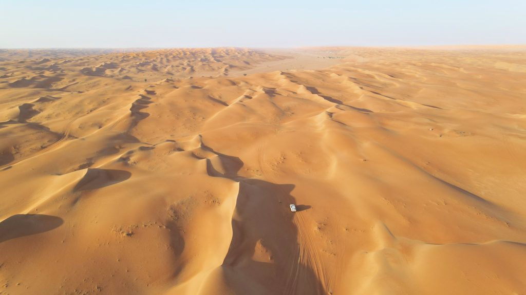 Vista aérea de las arenas de Wahiba en Omán