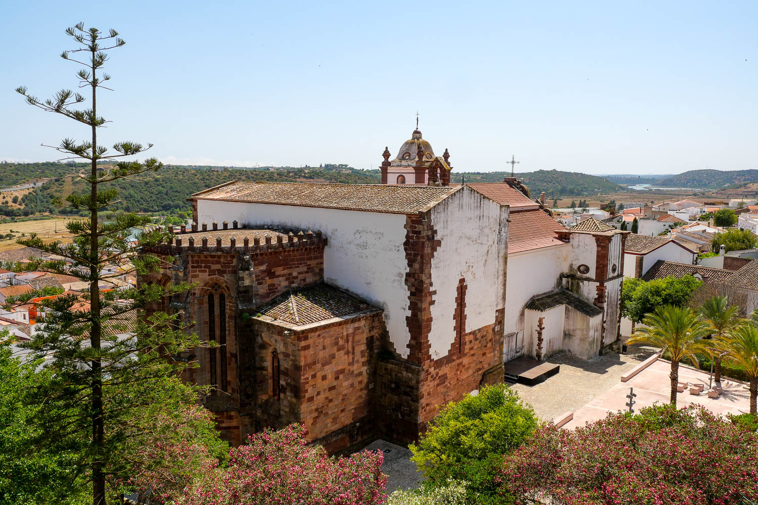 Vue cathédrale Sé depuis la forteresse visitará Silves Portugal
