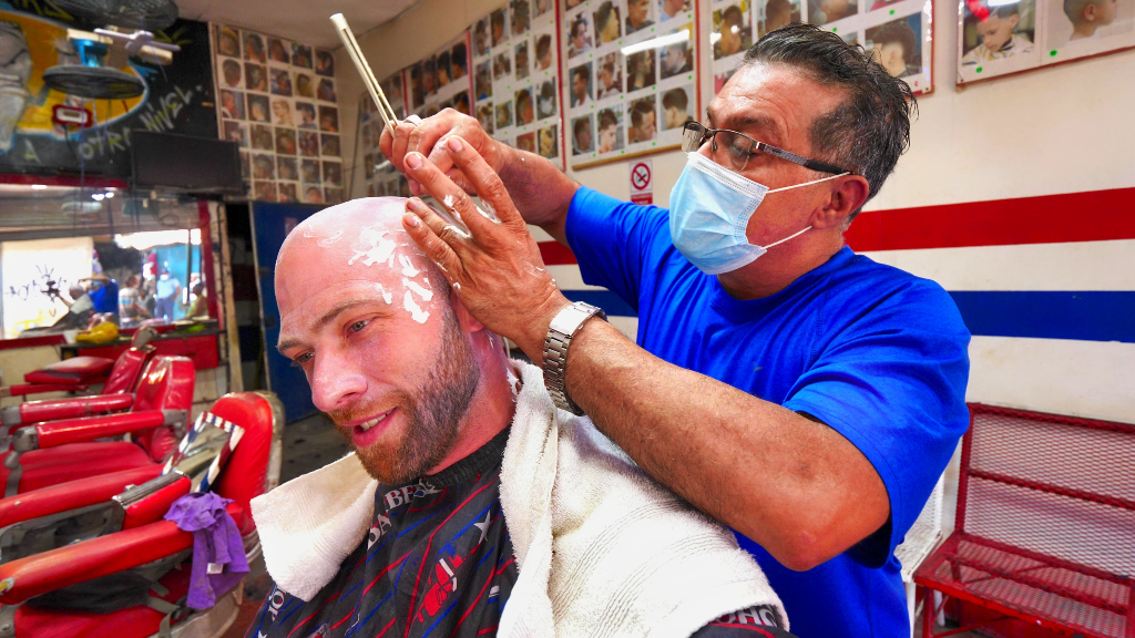 Cortarse el cabello en Barber Magic en Managua, Nicaragua |  David ha estado aquí