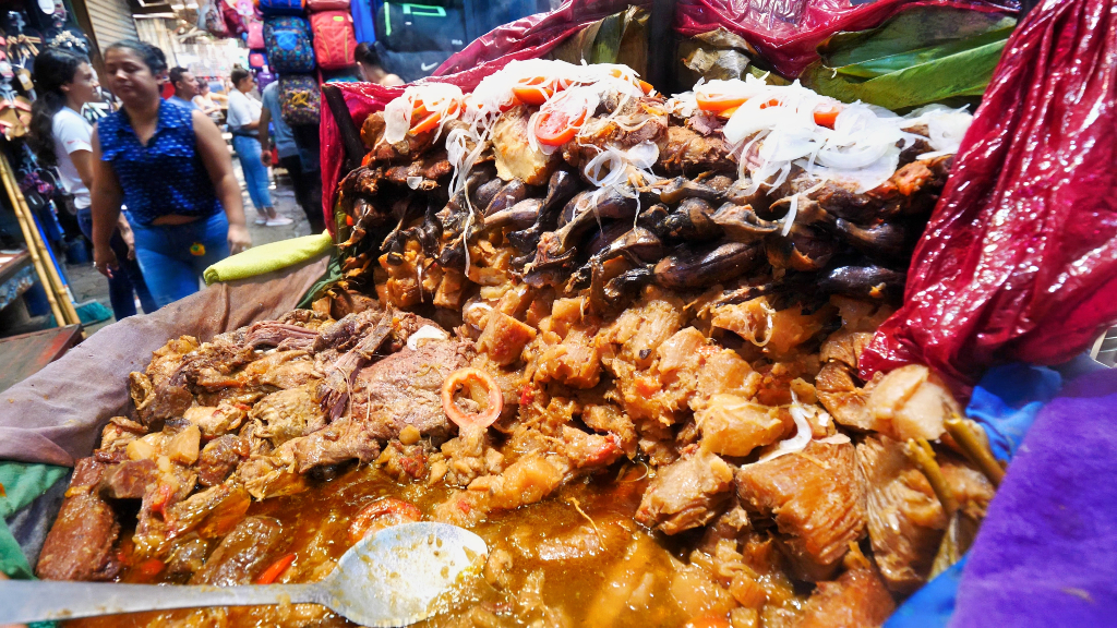 Baho es un plato popular que puedes encontrar en el Mercado Oriental en Managua, Nicaragua |  David ha estado aquí